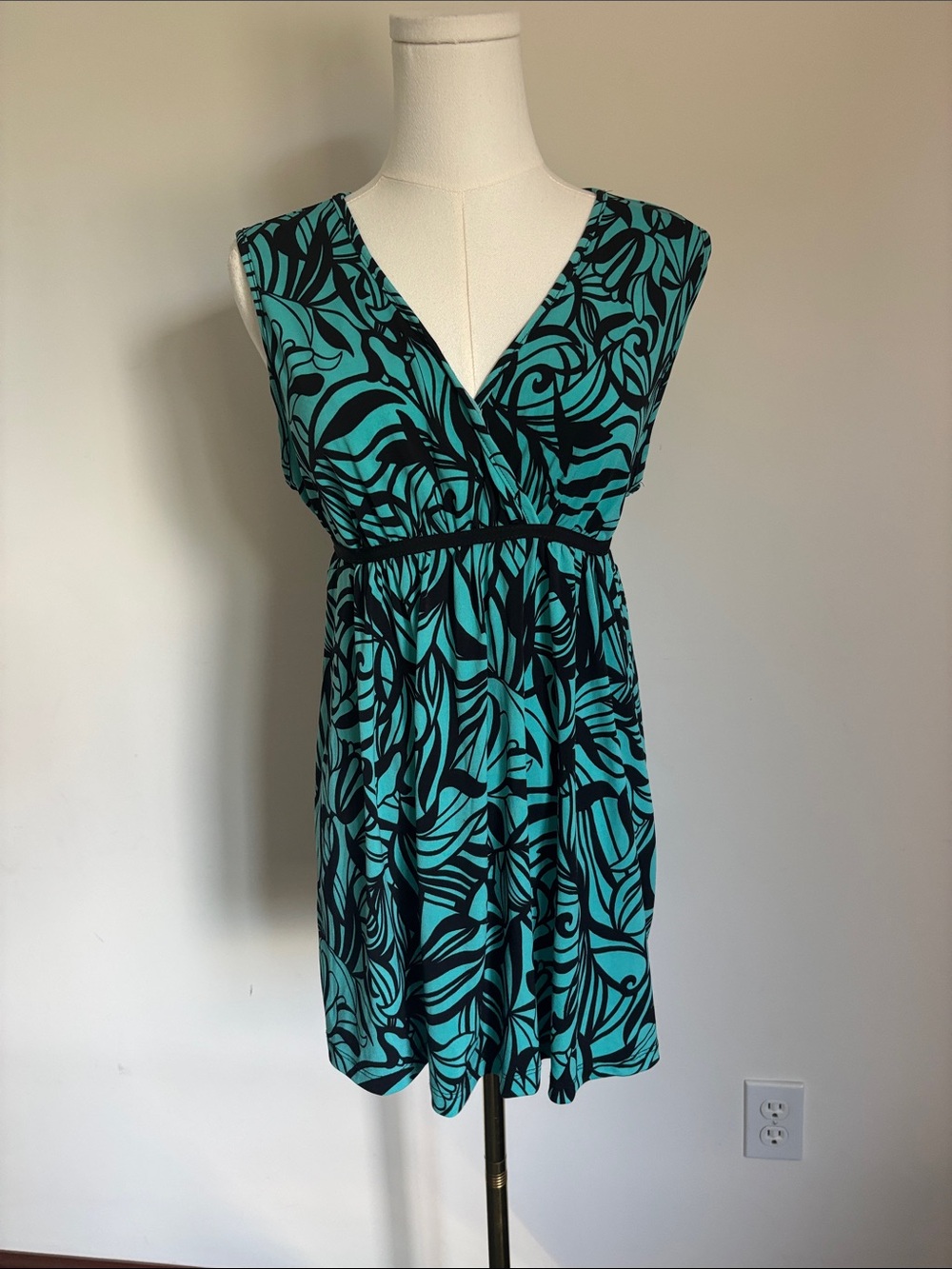 Sleeveless Teal and Black V-Neck Empire Waist Tunic